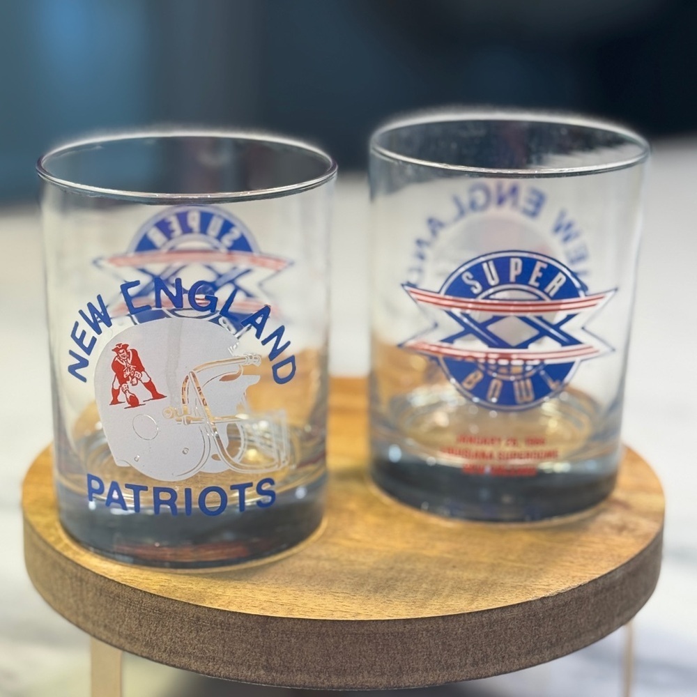 2 Vintage 1986 New England Patriots Super Bowl XX Champions Glass Tumblers.